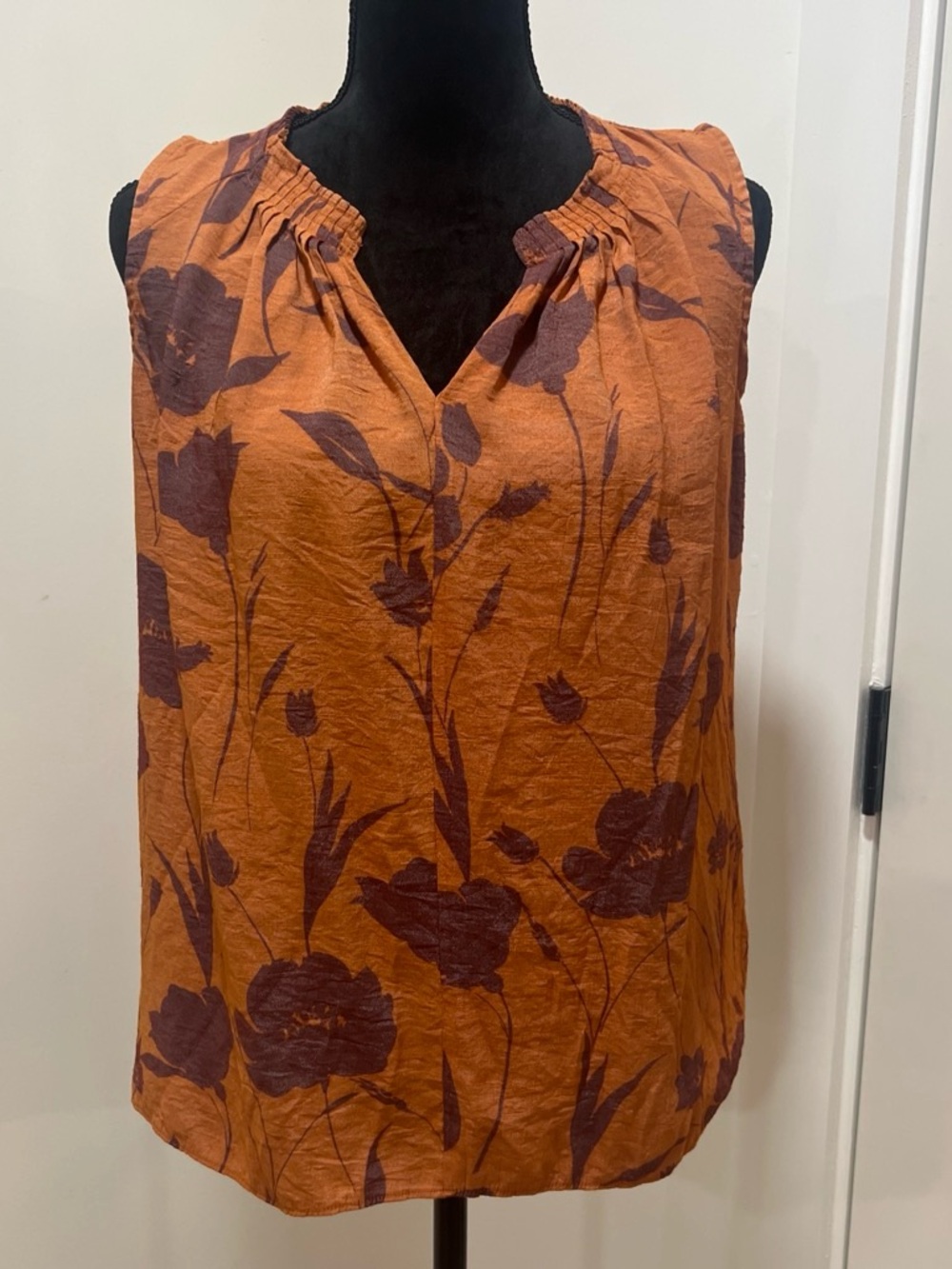 Simply Vera Vera Wang Rust Orange Floral Sleeveless V-Neck Top